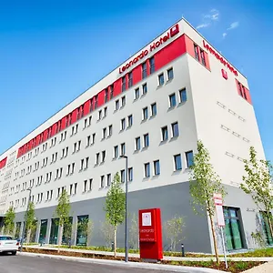 Отель Leonardo East